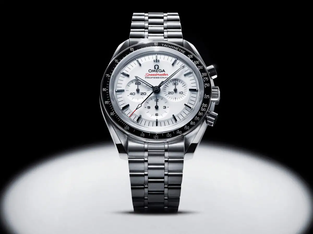 Omega випускає годинник Speedmaster Moonwatch з глянцевим білим циферблатом